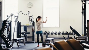 トレーニング中の女性